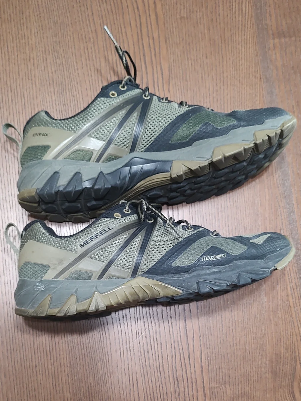 Men's Sz 9 Merrell Shoes